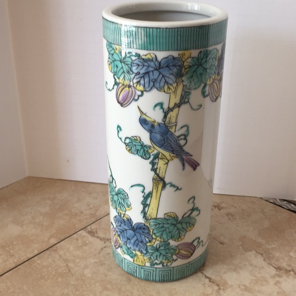 Vintage Japanese vase with bird design!